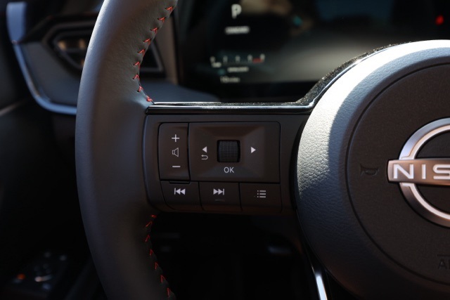 2026 Nissan Kicks SR photo 23