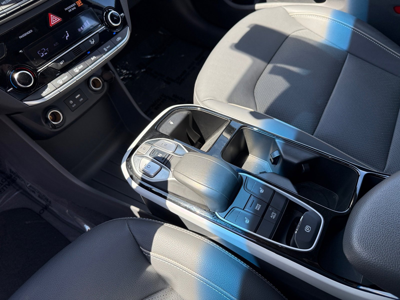 2019 Hyundai Ioniq Electric Limited photo 13