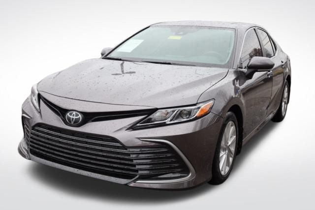 2024 Toyota Camry LE photo 3