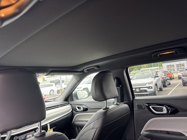 2025 Jeep Compass Limited photo 6