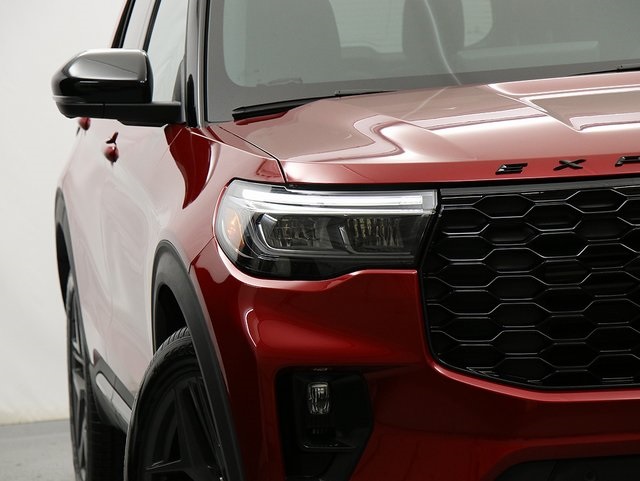 2025 Ford Explorer ST photo 3