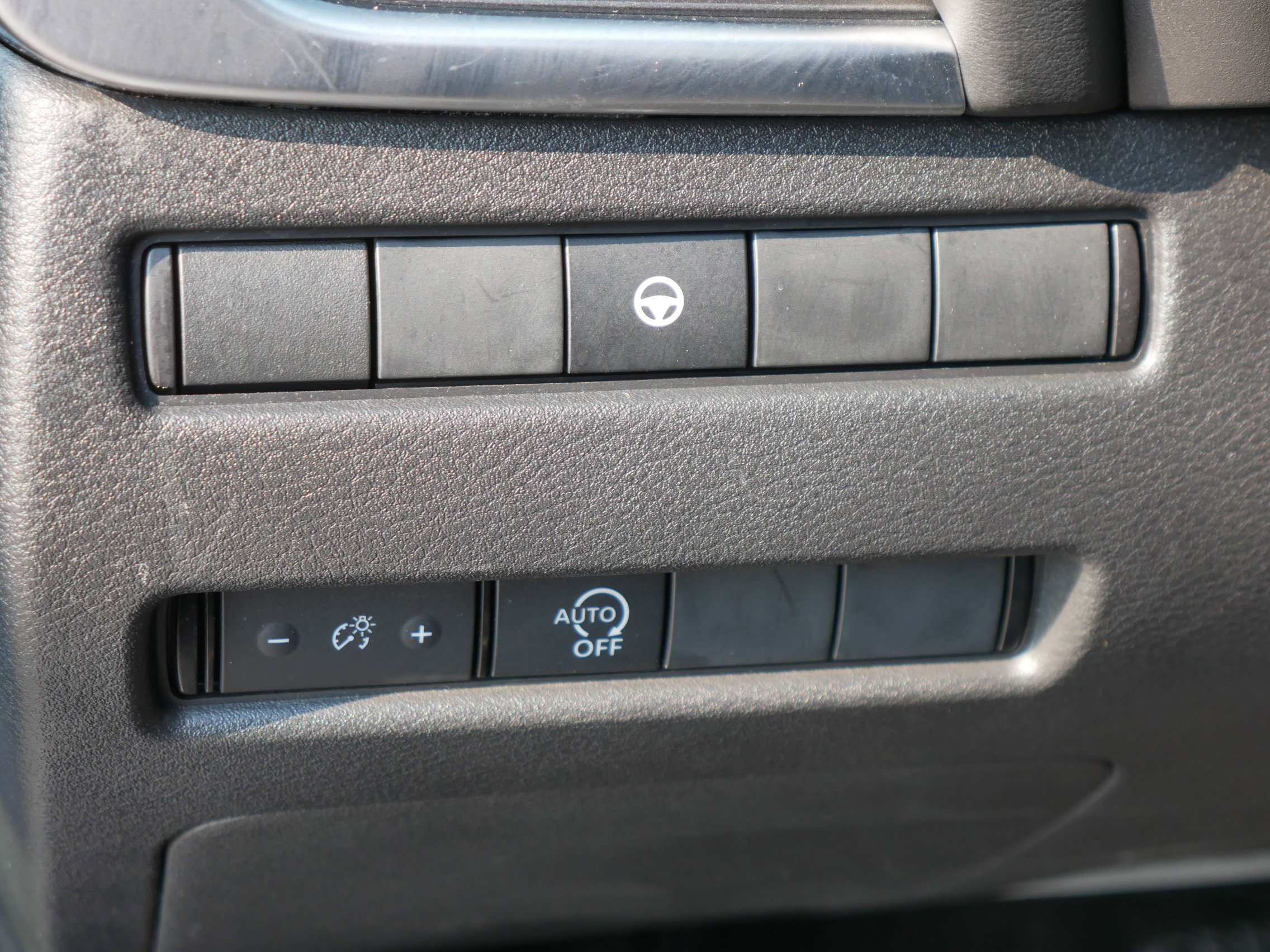 2023 Nissan Rogue SV photo 4