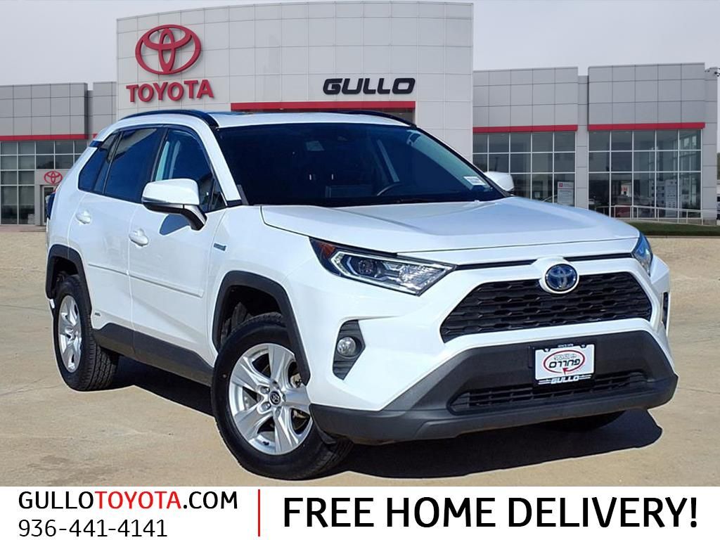 2021 Toyota RAV4 XLE's photo