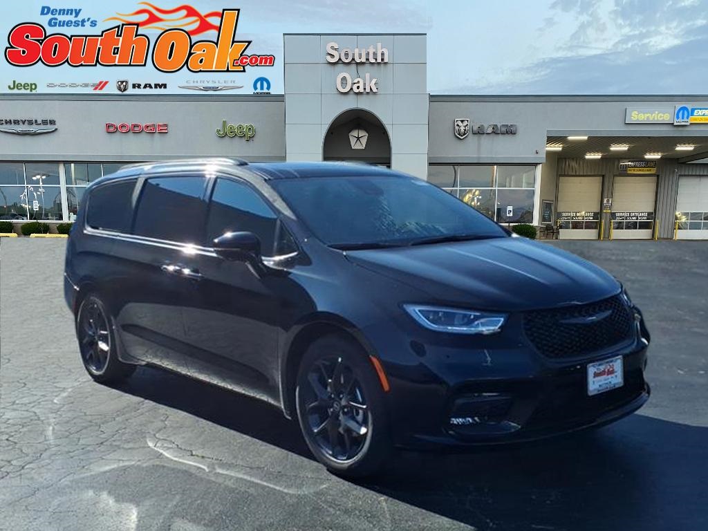 2026 Chrysler Pacifica Limited's photo