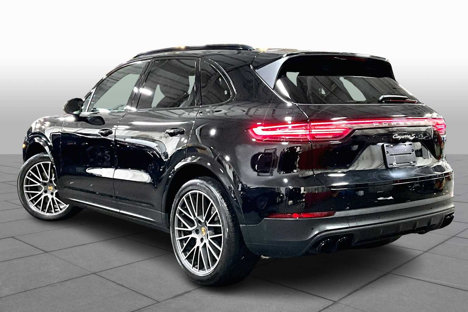 2021 Porsche Cayenne S photo 10