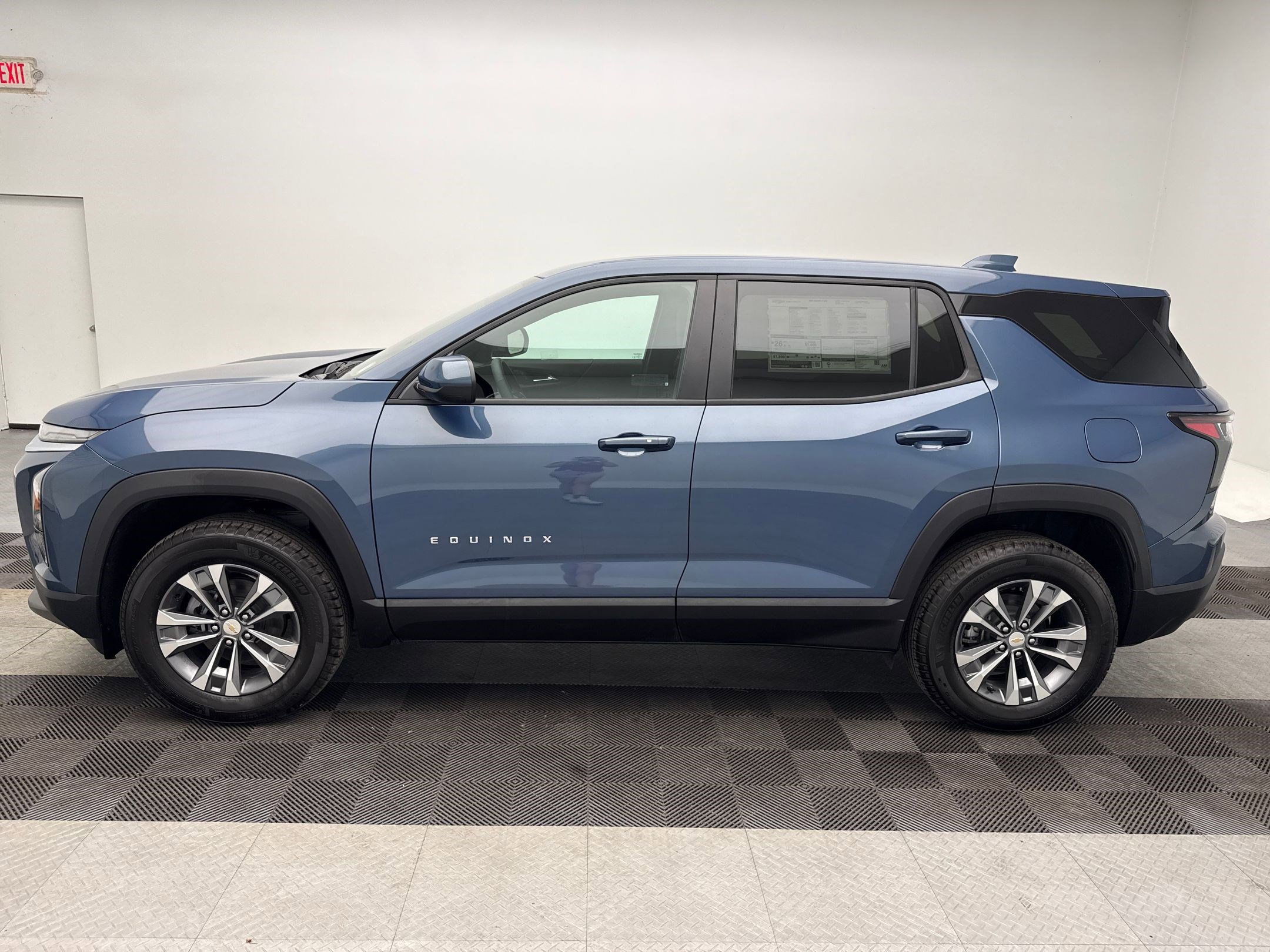 2026 Chevrolet Equinox LT photo 2