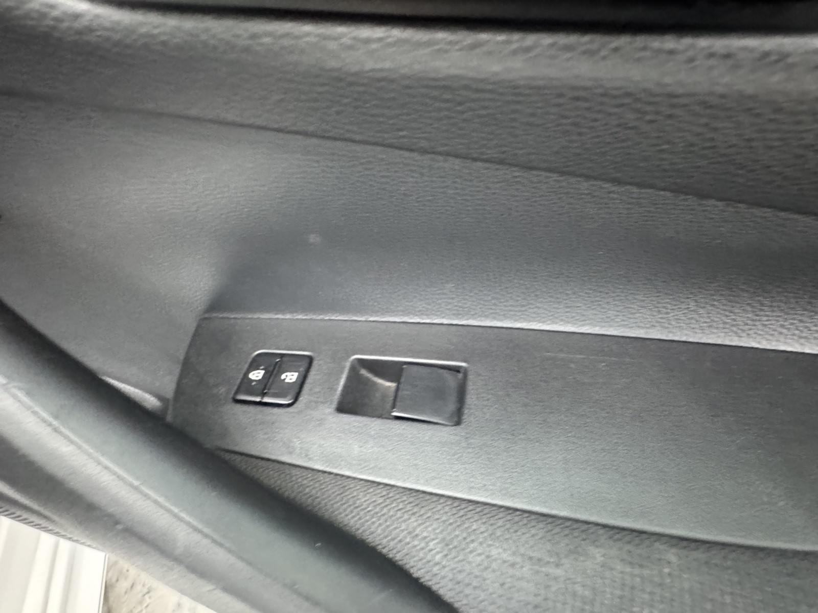 2023 Toyota Corolla LE photo 40