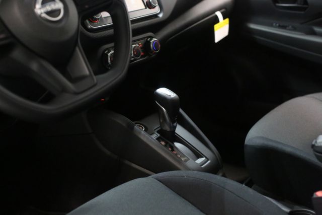2025 Nissan Kicks Play S photo 17