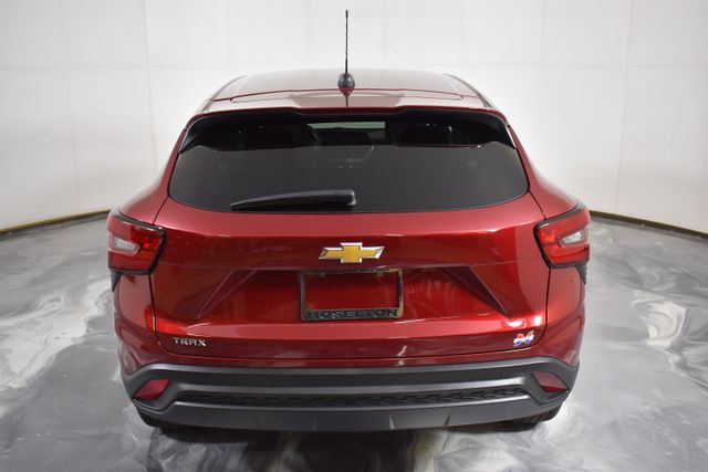 2024 Chevrolet Trax LS photo 2