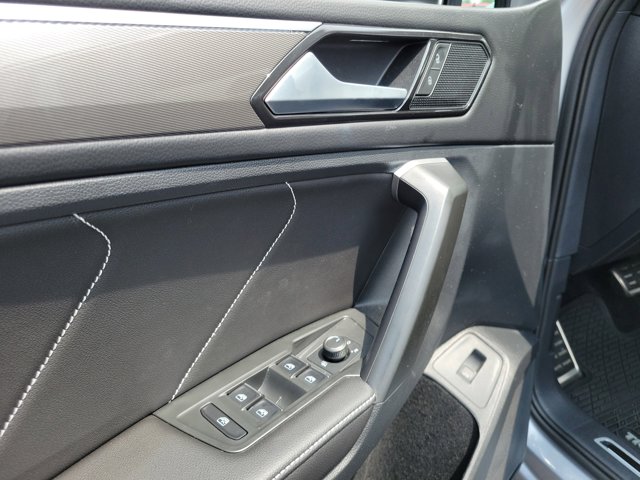 2024 Volkswagen Tiguan SE R-Line Black photo 17