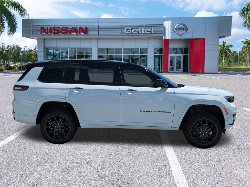 2023 Jeep Grand Cherokee L Summit photo 4
