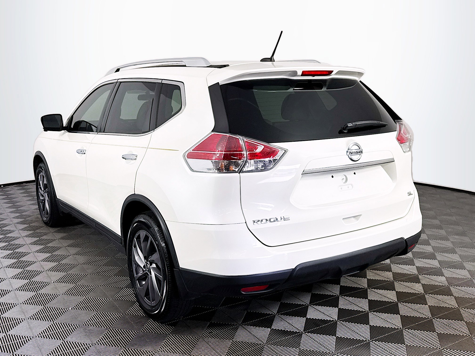 2016 Nissan Rogue SL photo 4