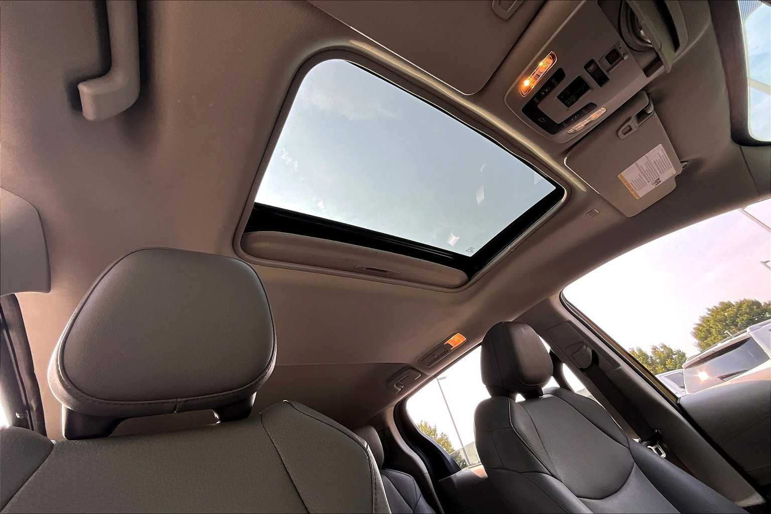 2024 Toyota Sienna XLE photo 12