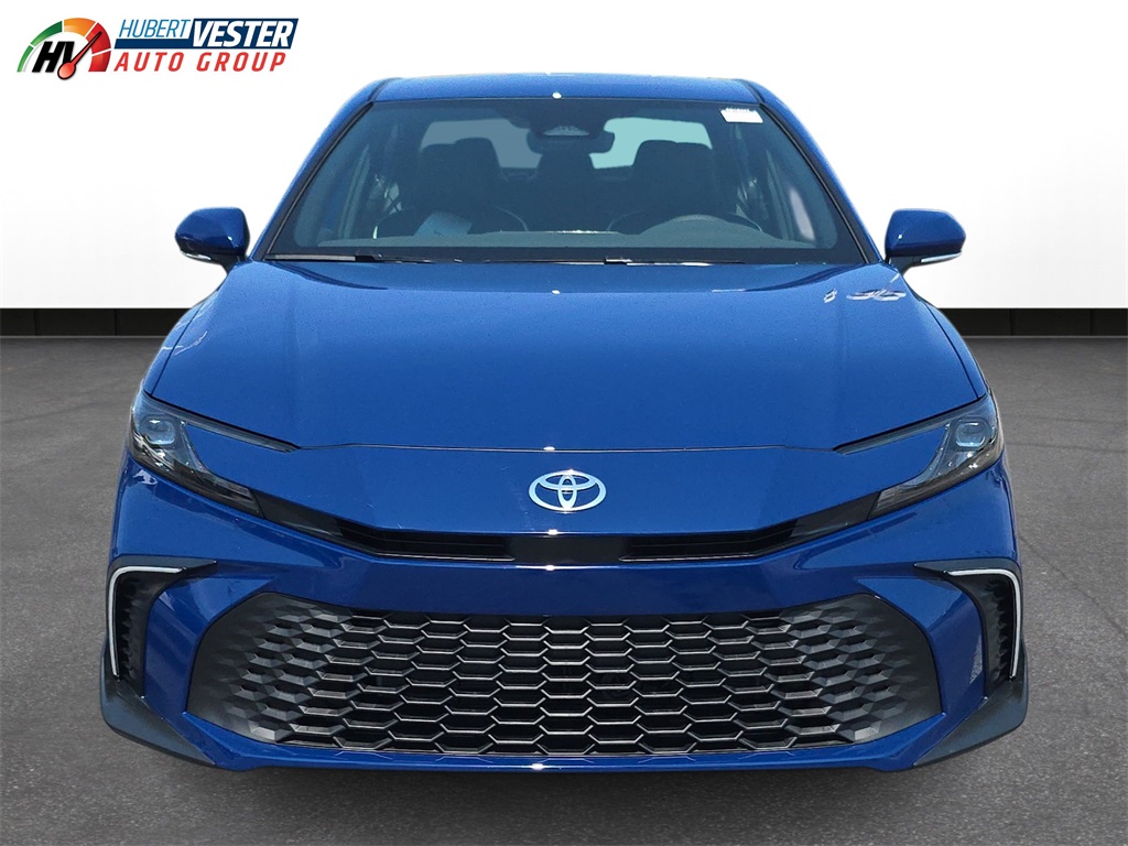 2025 Toyota Camry SE photo 3
