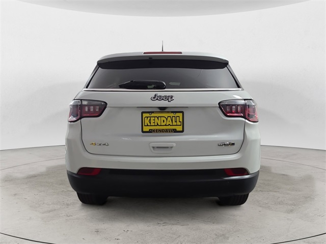 2024 Jeep Compass Latitude photo 3