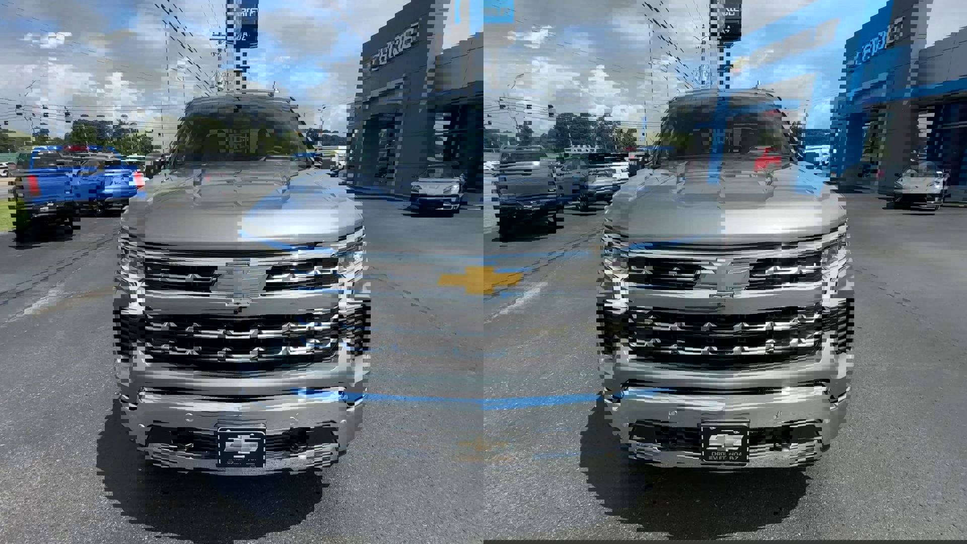 2025 Chevrolet Silverado 1500 LTZ photo 3