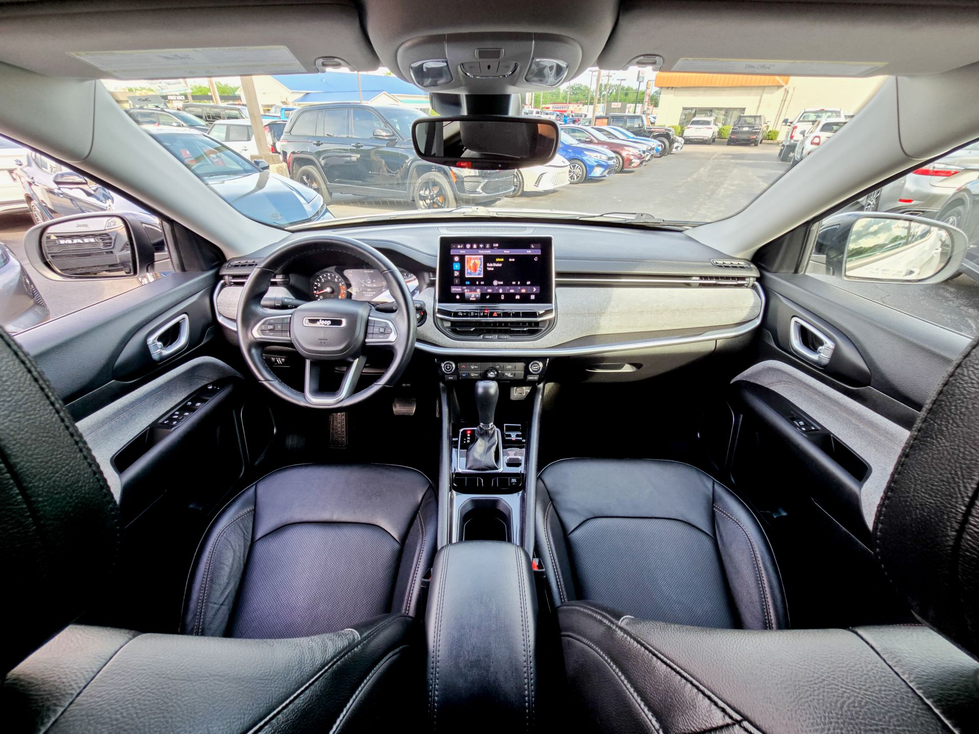 2022 Jeep Compass Latitude Lux photo 2
