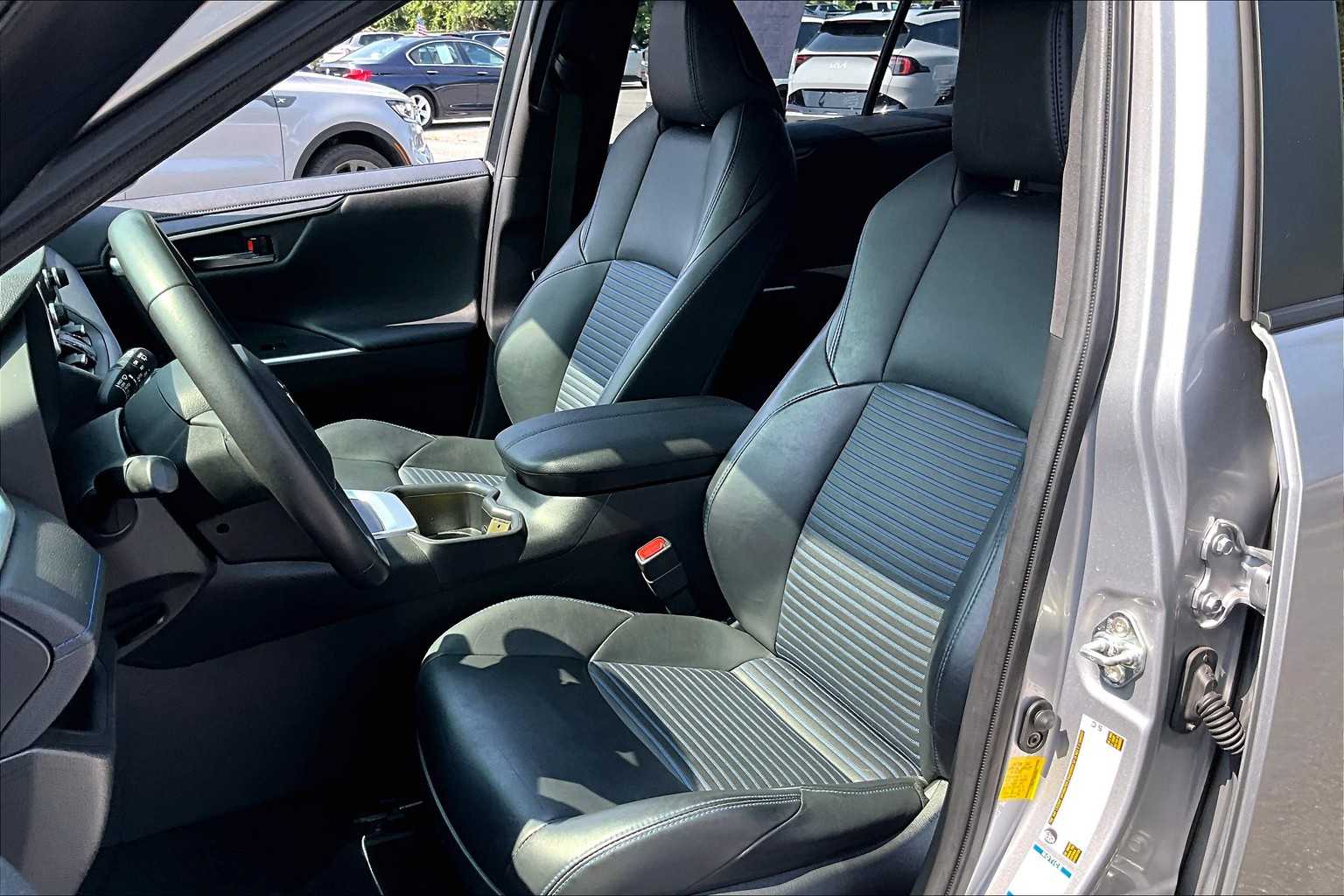 2022 Toyota RAV4 Hybrid XSE photo 7