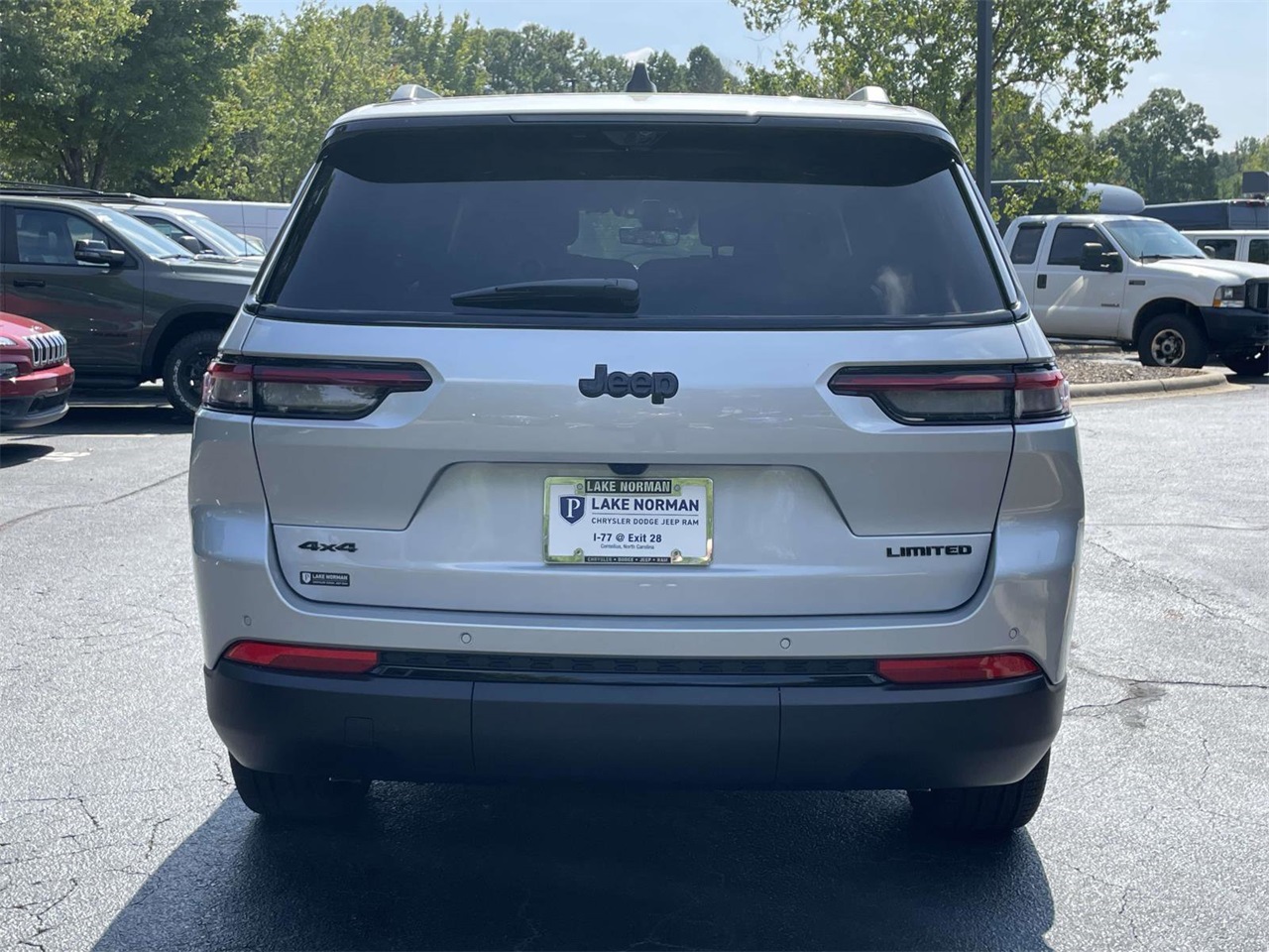 2025 Jeep Grand Cherokee Limited photo 3