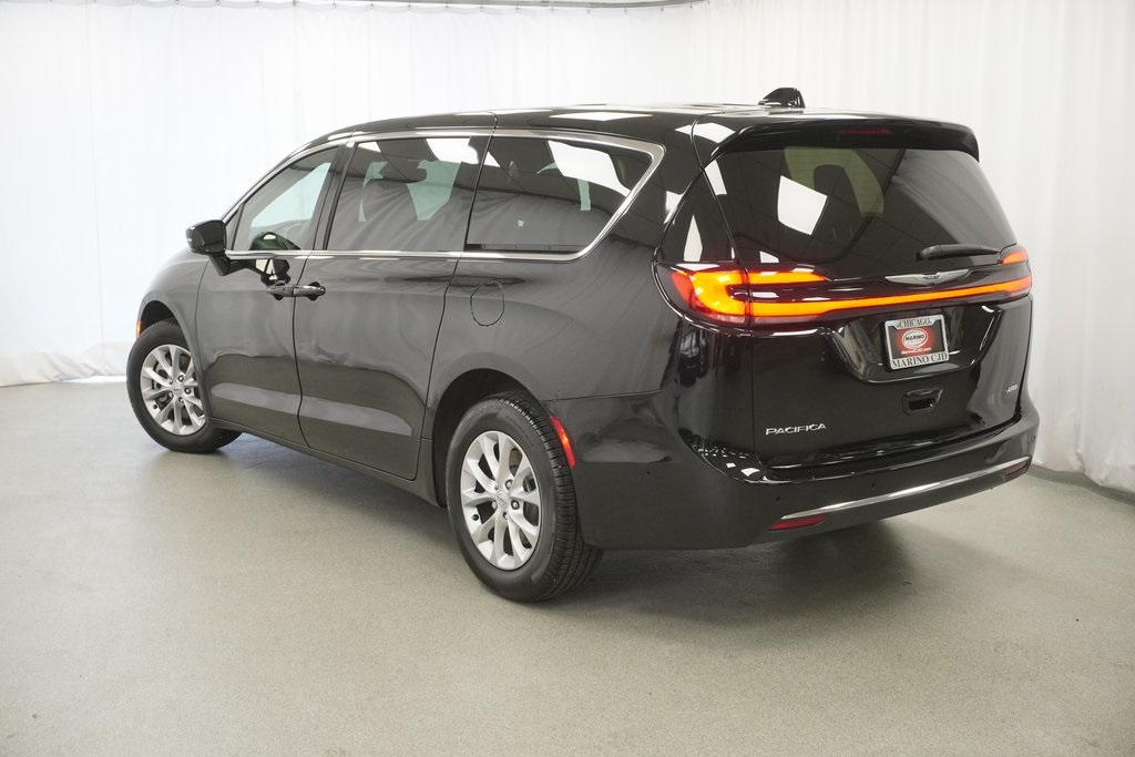 2025 Chrysler Pacifica photo 12