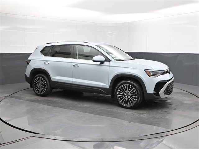 2025 Volkswagen Taos SE photo 16