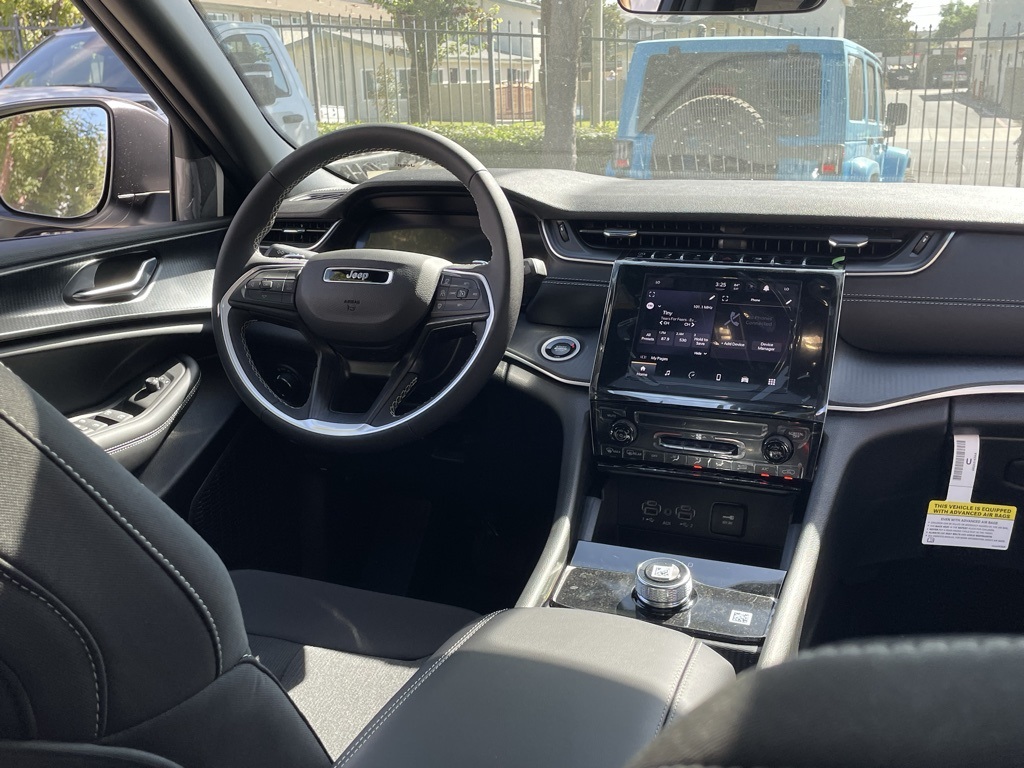 2025 Jeep Grand Cherokee Laredo X photo 21