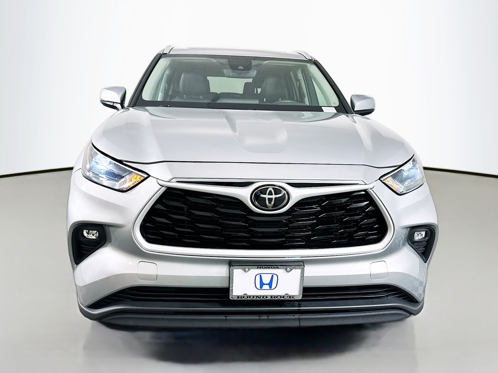 2024 Toyota Highlander XLE photo 2