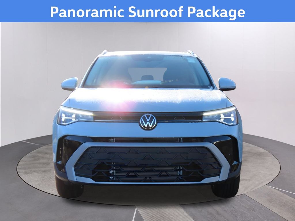 2025 Volkswagen Taos SE photo 3