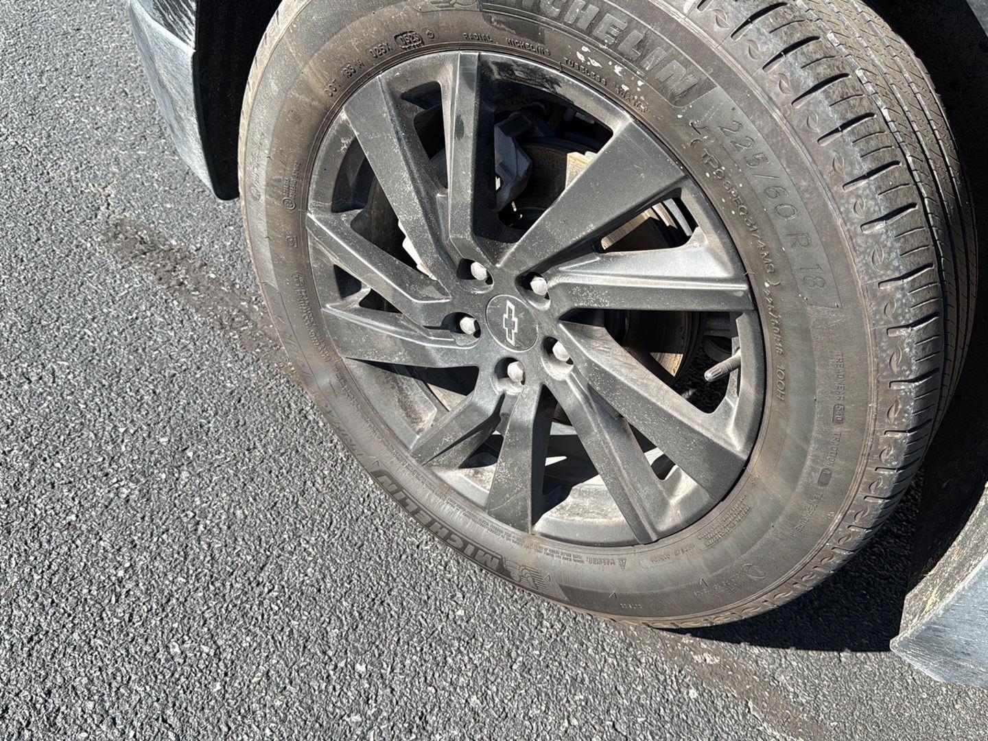 2023 Chevrolet Equinox LS photo 2