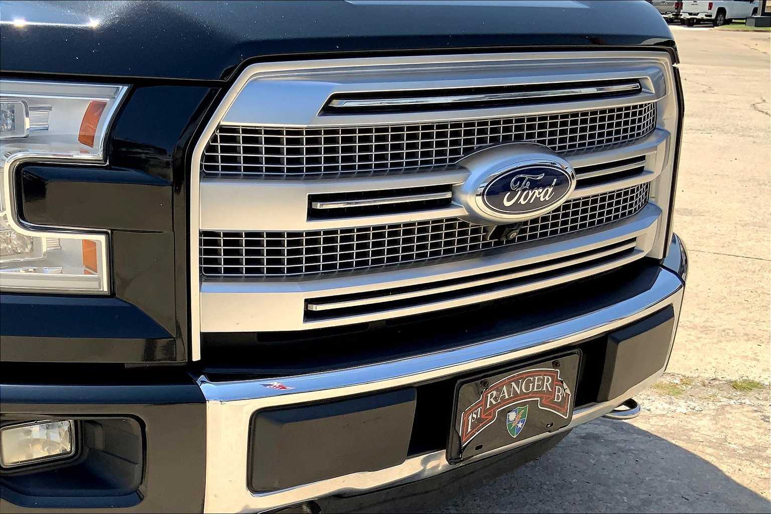 2015 Ford F-150 Platinum photo 27