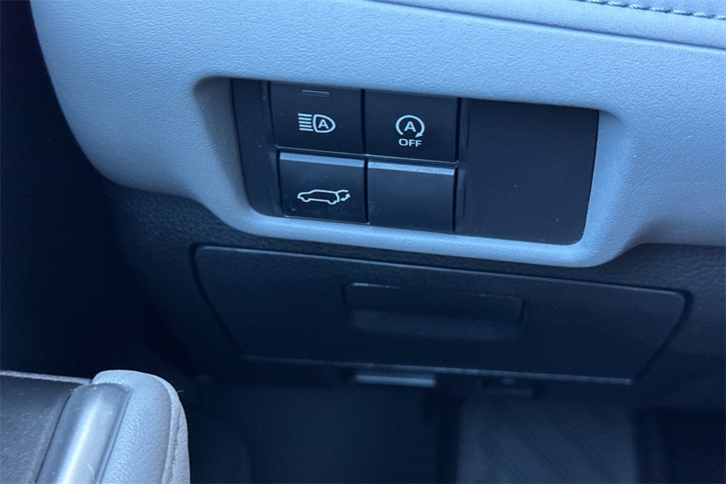 2024 Toyota Highlander LE photo 31