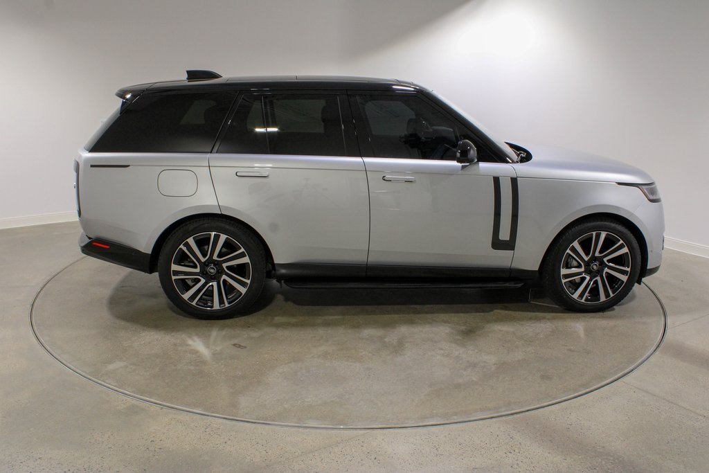 2023 Land Rover Range Rover SE photo 5