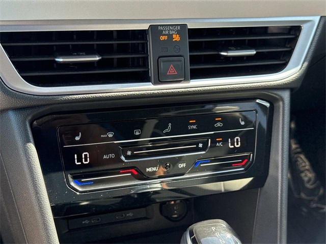 2025 Volkswagen Taos SE photo 17