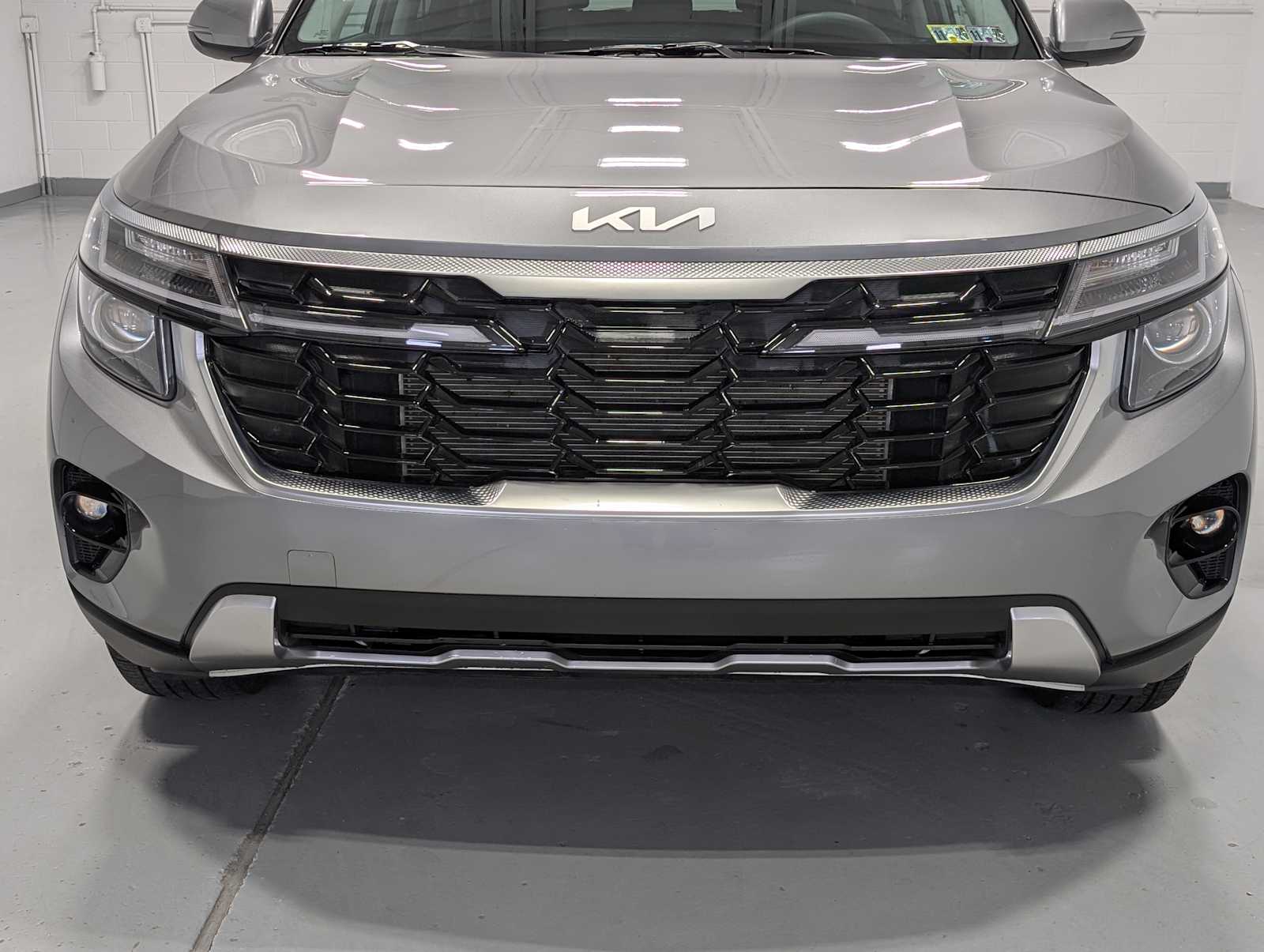 2024 Kia Seltos EX photo 2