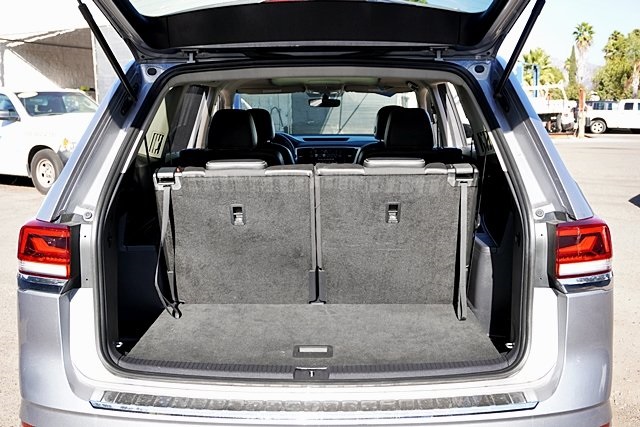 Used 2022 Silver Volkswagen 3.6L V6 SE w/Technology image 12