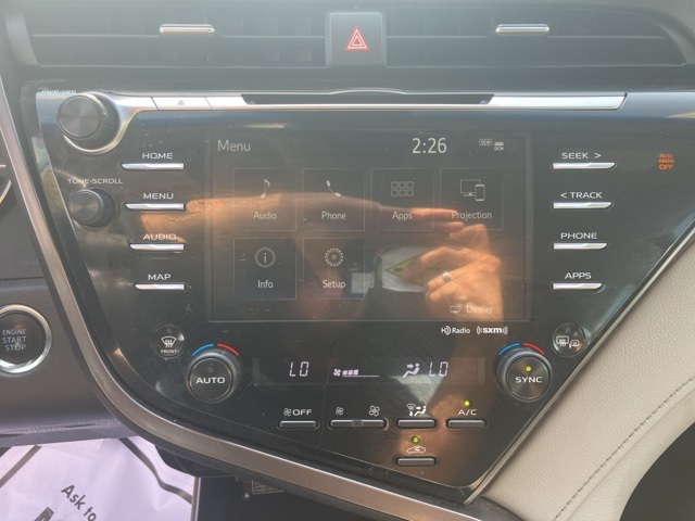 2020 Toyota Camry XLE photo 25