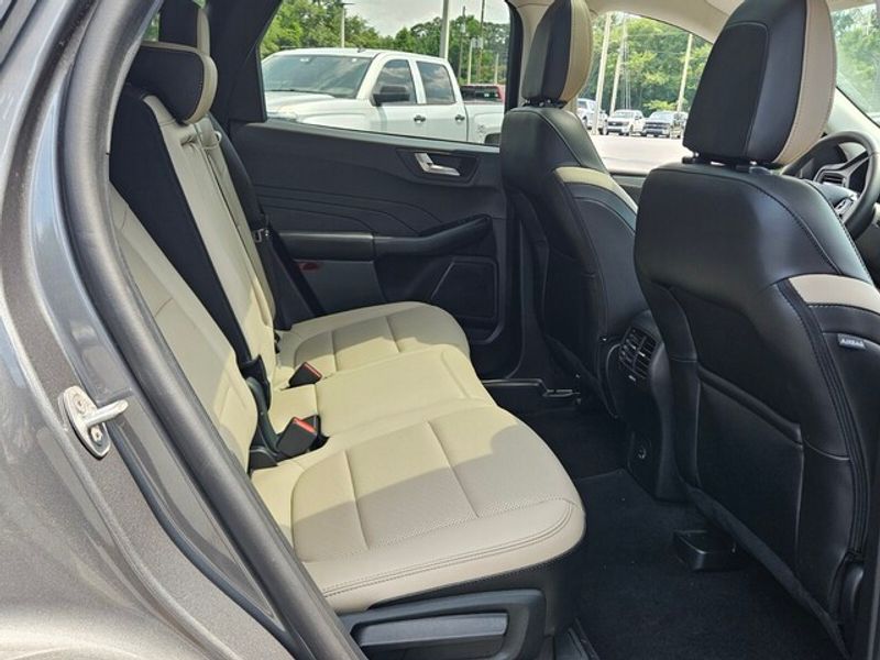 2022 Ford Escape Titanium Hybrid photo 16