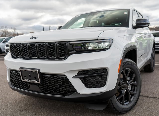 2025 Jeep Grand Cherokee Altitude's photo