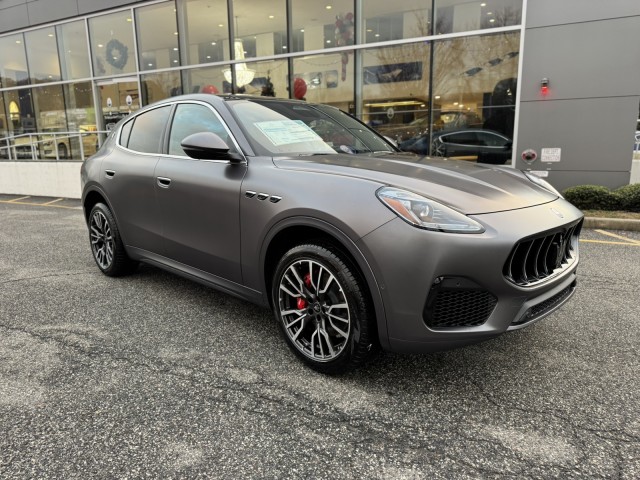 2025 Maserati Grecale photo 2