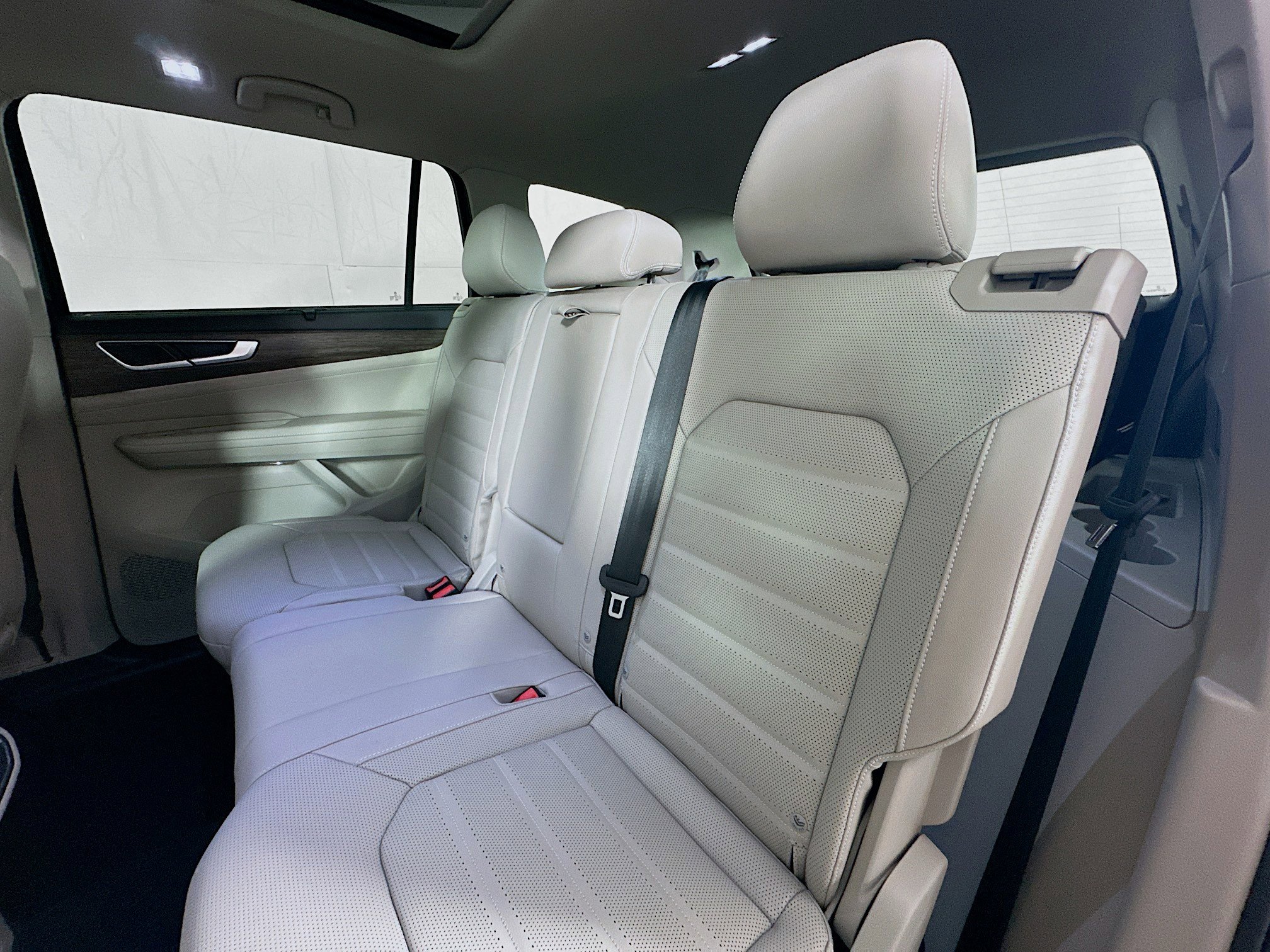 2025 Volkswagen Atlas SEL photo 24
