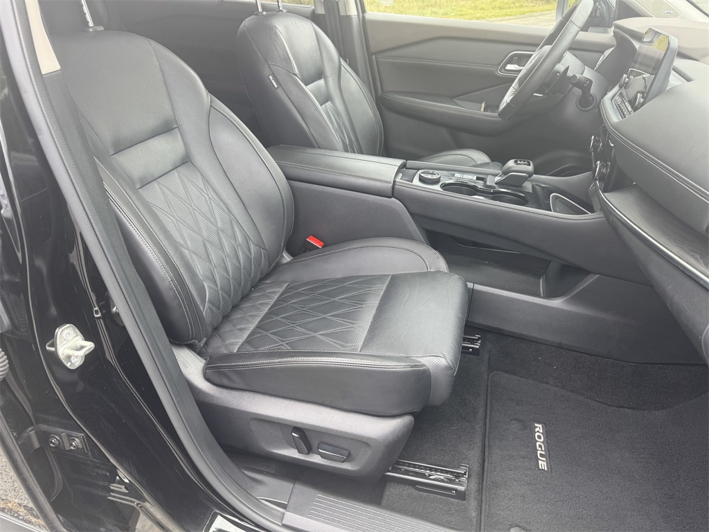 2021 Nissan Rogue Platinum photo 16
