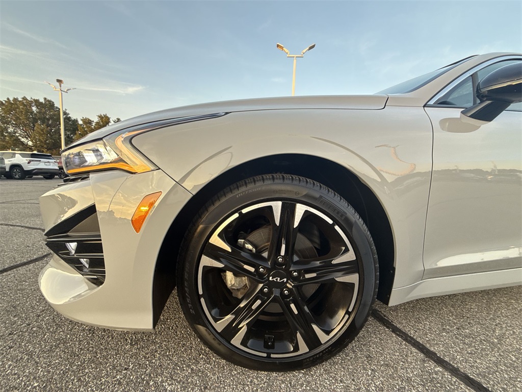 2024 Kia K5 GT-Line photo 18
