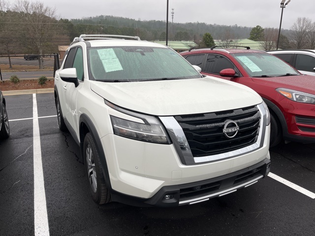 2022 Nissan Pathfinder SL's photo