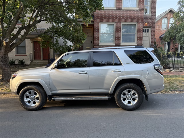 2020 Toyota 4Runner SR5 Premium photo 2