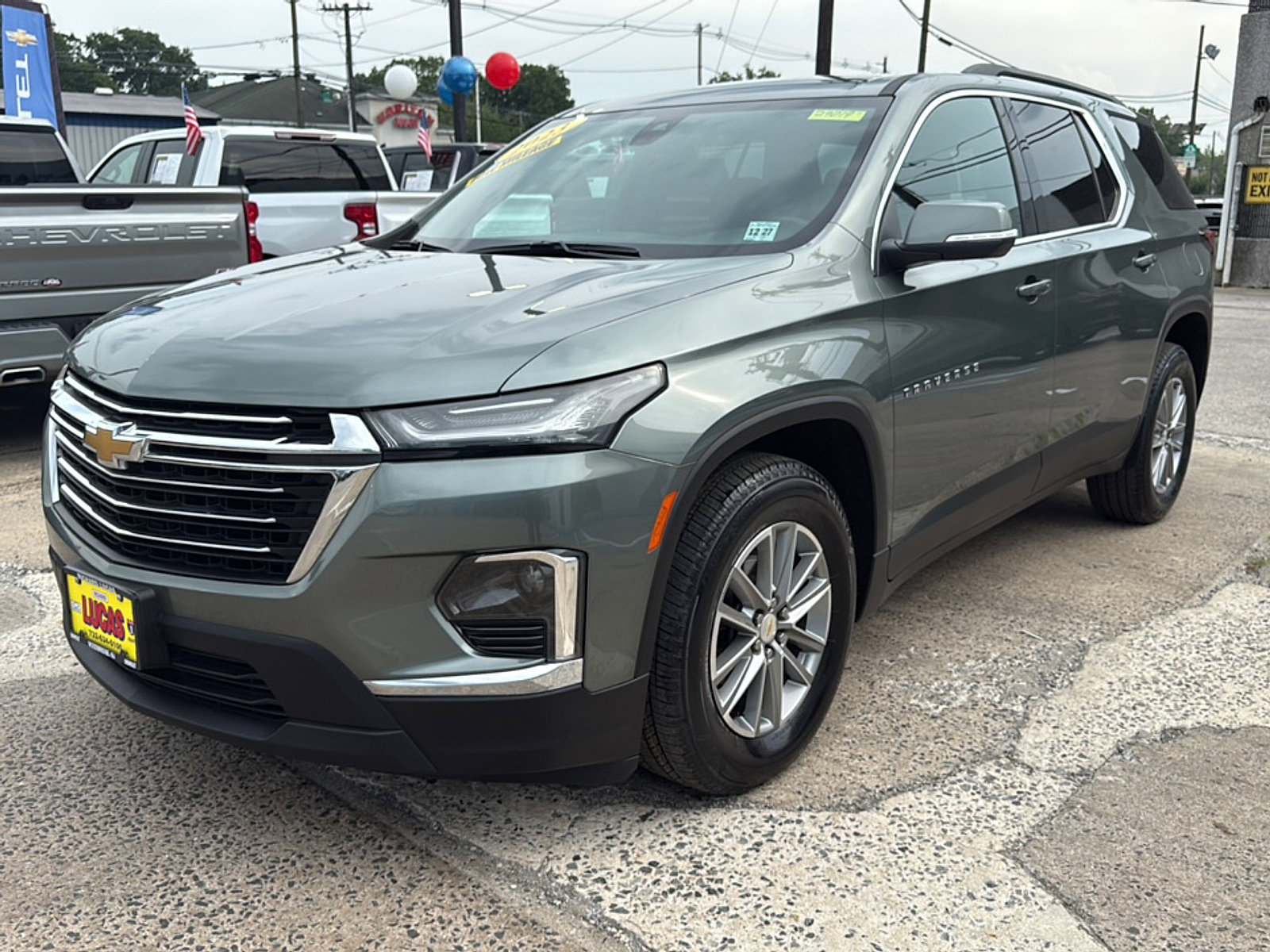 2023 Chevrolet Traverse Cloth photo 2