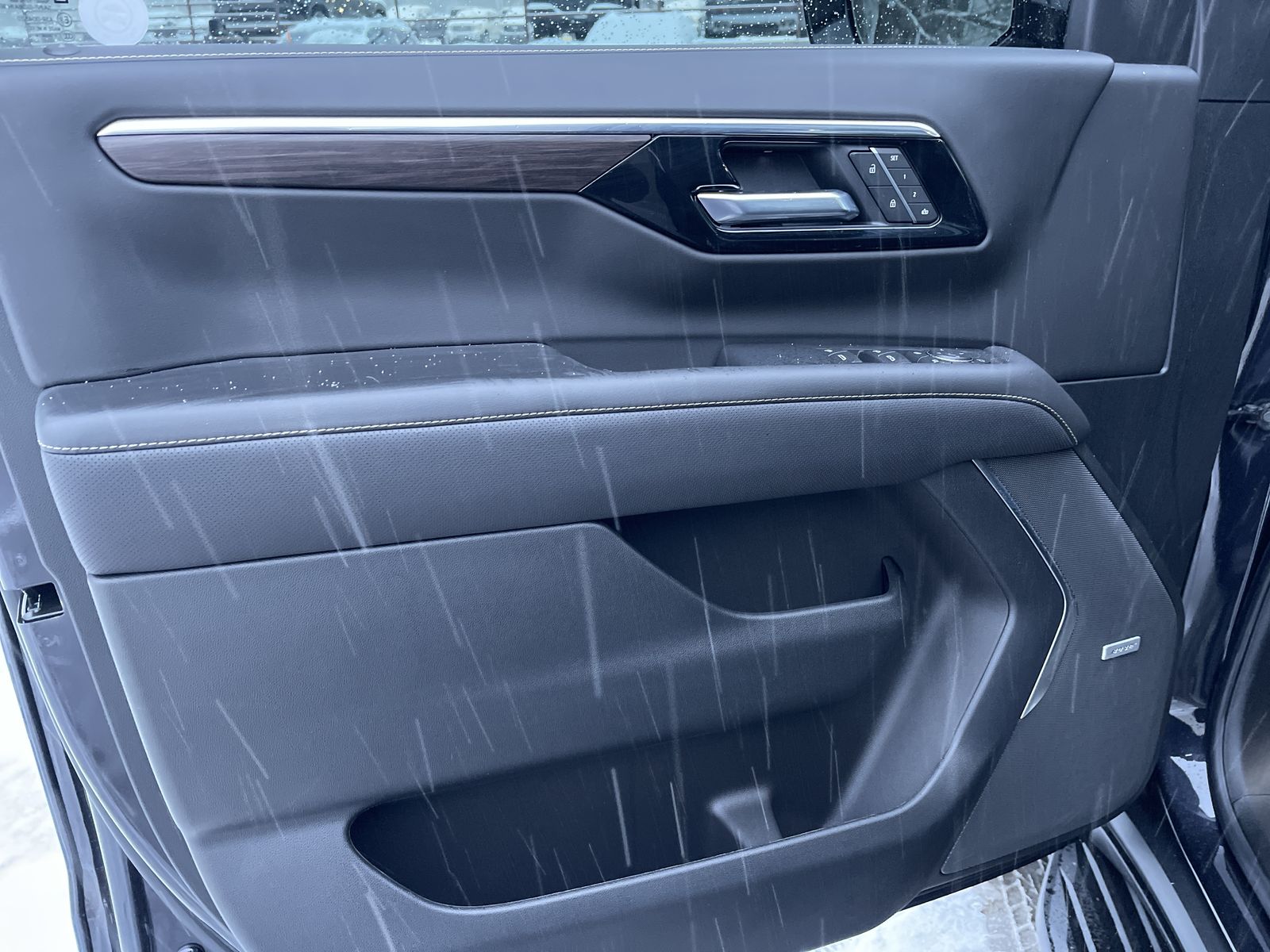 2025 Chevrolet Suburban Premier photo 2