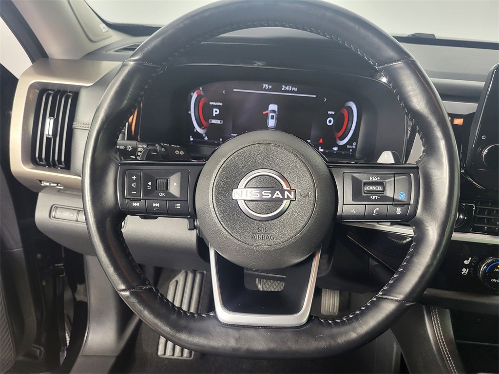 2022 Nissan Pathfinder Platinum photo 9