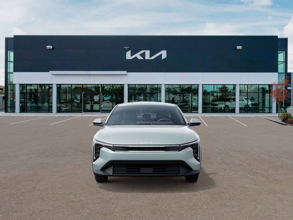 2025 Kia K4 LXS photo 2