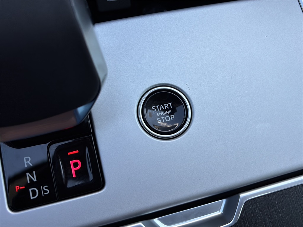 2025 Land Rover Range Rover SE photo 21