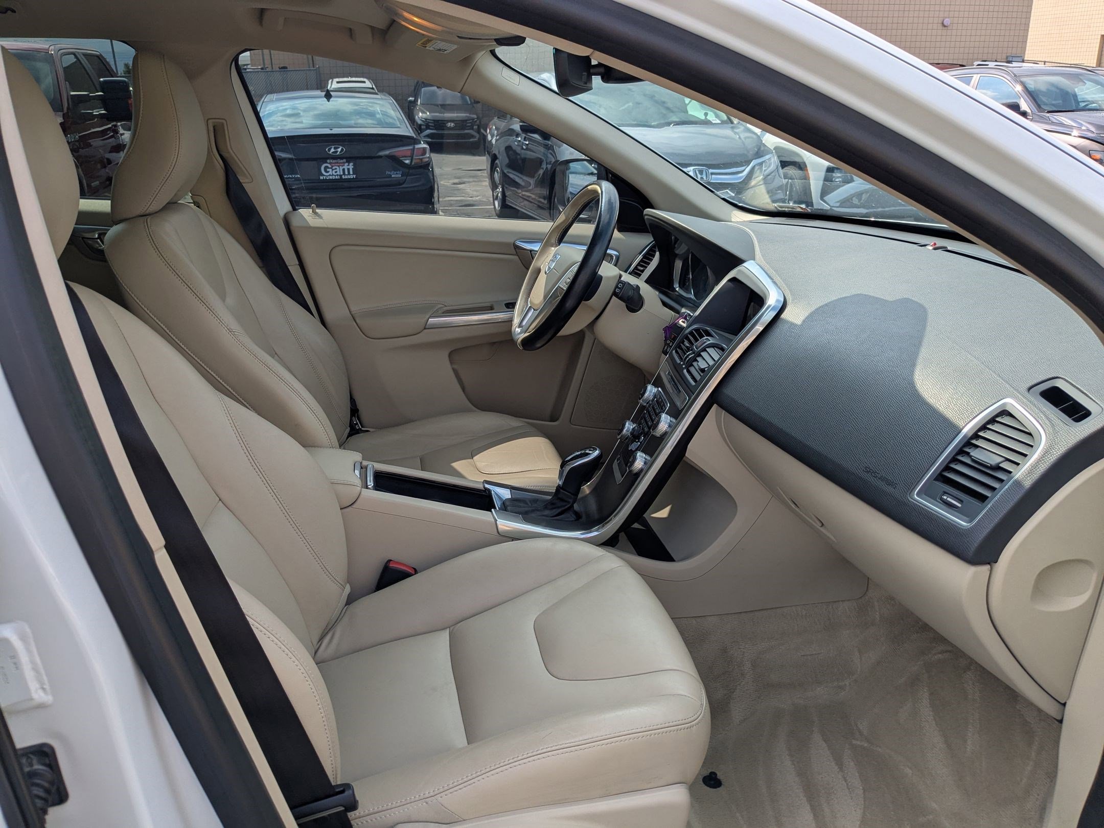2015 Volvo XC60 T5 Premier photo 27